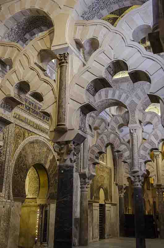 Córdoba 059 - Mezquita Catedral - interior - Mqsura.jpg